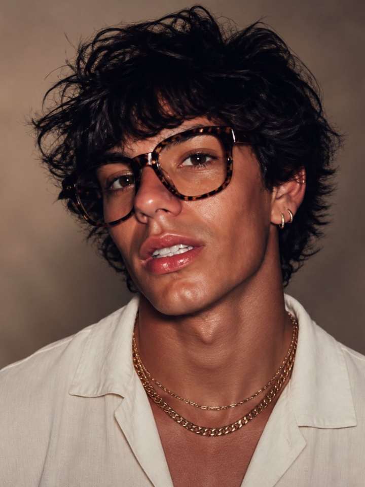 Cesar Mendoza background